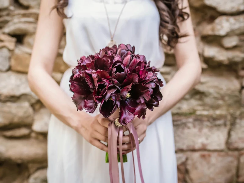 Minimalist Engagement Décor Ideas